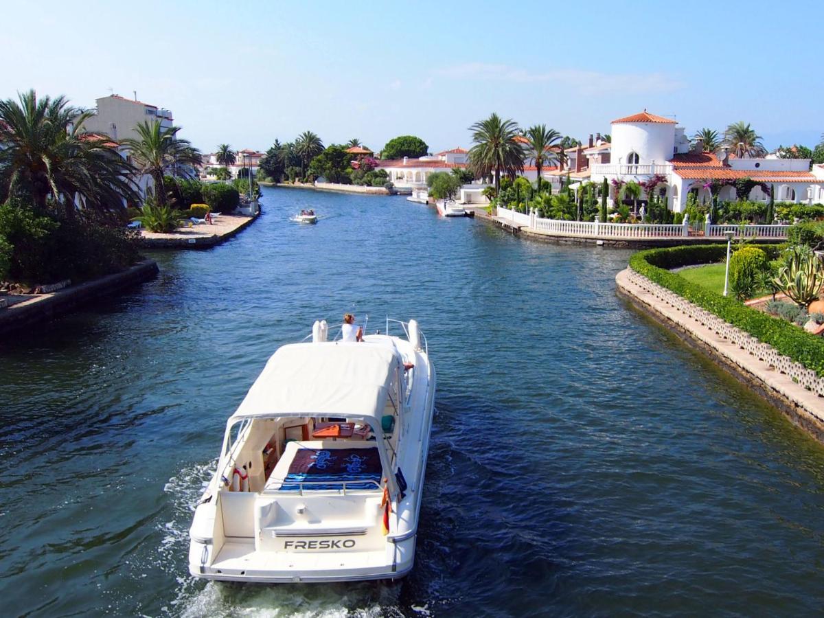 Holiday Home Requesens Canal เอมปูเรียบราบา ภายนอก รูปภาพ