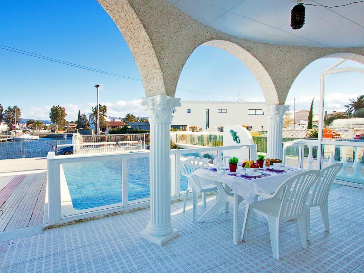 Holiday Home Requesens Canal เอมปูเรียบราบา ภายนอก รูปภาพ