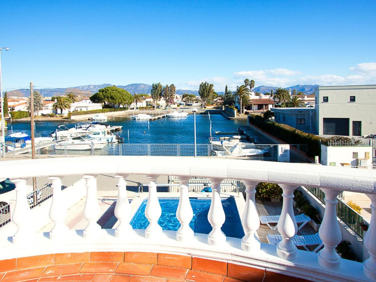 Holiday Home Requesens Canal เอมปูเรียบราบา ภายนอก รูปภาพ