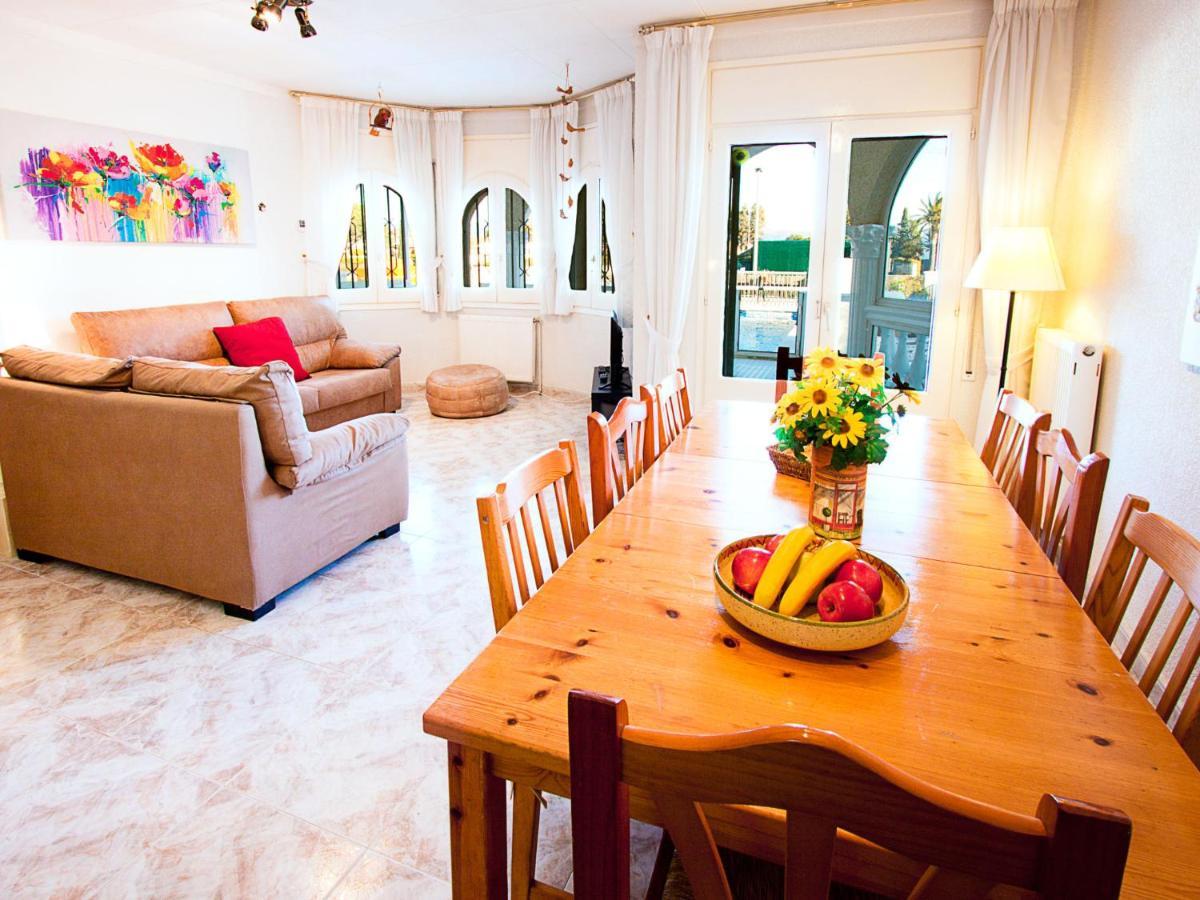 Holiday Home Requesens Canal เอมปูเรียบราบา ภายนอก รูปภาพ